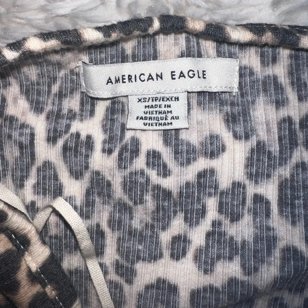 Leopard Print Cropped Halter Top - Picture 3 of 3